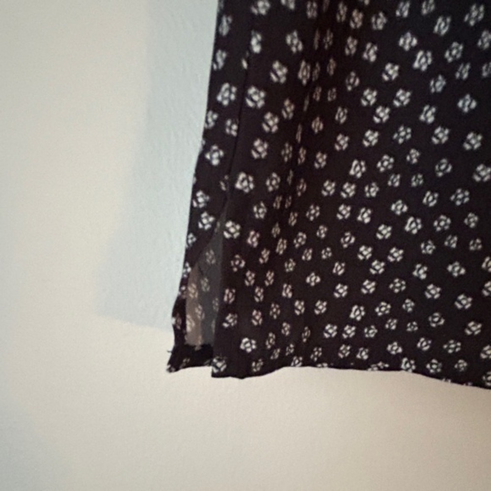 Ce Ce Women's Black and White Collared Top‎ - Picture 7 of 9